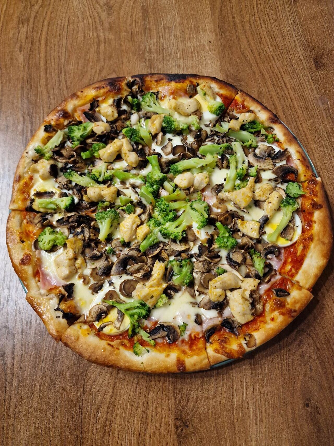 Pizza pripravená na objednávku